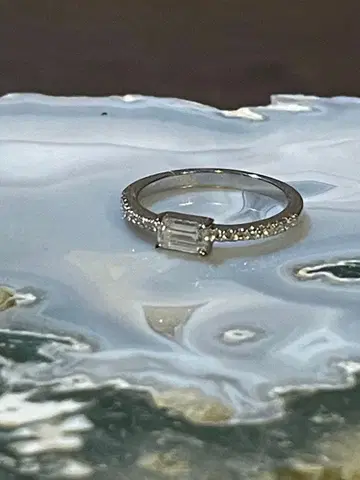 모이사나이트 반지