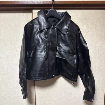 블랙 크롭 가죽 자켓