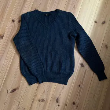 Marc Jacobs 다크 블루 V넥 스웨터