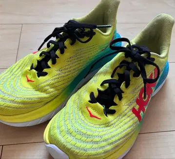 HOKA 스니커즈 24cm