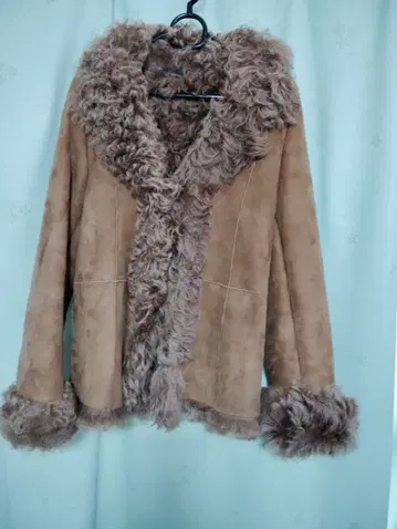 ICB 브라운 무스탕 코트 푸들 같아서 귀여워요