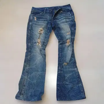 부츠컷 데님 라이트 블루 데미지 가공