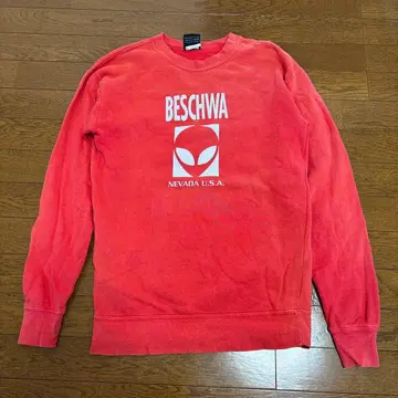 [ 레어 컬러 ] BESCHWA 비슈와 에이리언 디자인 맨투맨 레드