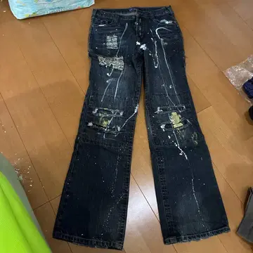 데미지 가공 다크 블루 데님 팬츠