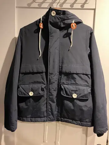 HELLY HANSEN 네이비 후드 부착 다운 자켓