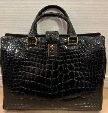 크로커다일 핸드백 A4 수납 가능
