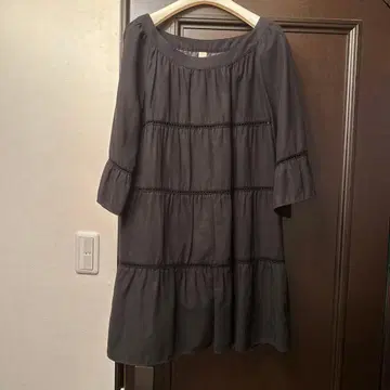 블랙 7부 소매 티어드 원피스