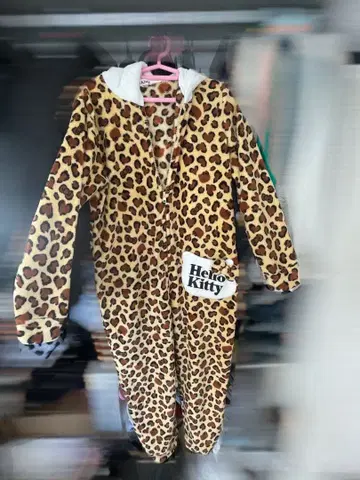 헬로키티 레오파드 무늬 룸웨어