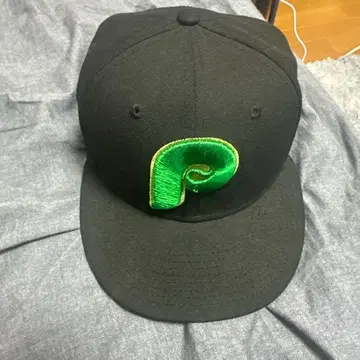 블랙 P 로고 야구 모자