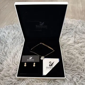 Swarovski 목걸이와 귀걸이 세트