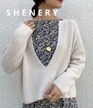 [ 정가 1.5만 ] SHENERY 편직 슬릿 넥 니트 풀오버 스웨터