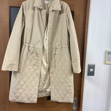 DoCLASSE 베이지 퀼팅 롱 코트