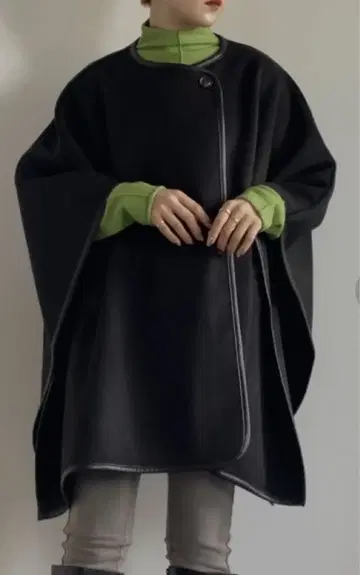 택 포함 새상품 Re:EDIT 컷 멜톤 튜닉 판초 코트 블랙