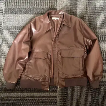 다크 브라운 가죽 자켓