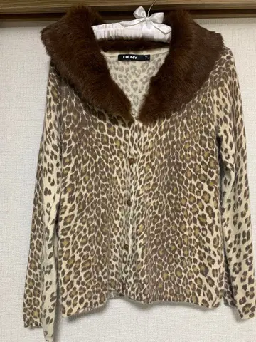 DKNY 퍼 달린 레오파드 무늬 긴팔 가디건