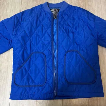 파란색 퀼팅 자켓