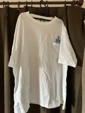 하이-라이프 포켓 부착 화이트 T셔츠