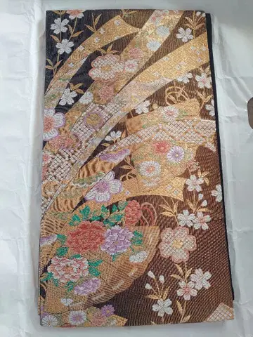 아름다운 브라운과 골드 컬러의 후쿠로 오비 후리소데에