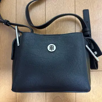 타미힐피거 숄더백