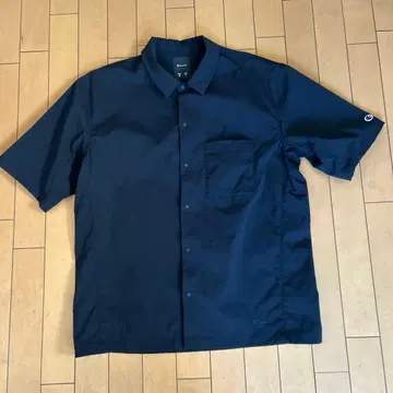 네이비 버튼업 셔츠 C 로고 자수