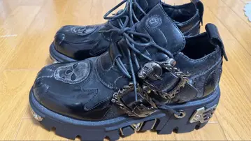 스컬 자수 하이컷 스니커즈 블랙