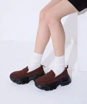 새상품급 지나시스 [ M ] 절개 볼륨 로퍼