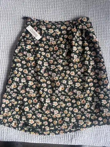 Diana 꽃무늬 플레어 스커트 무릎 기장