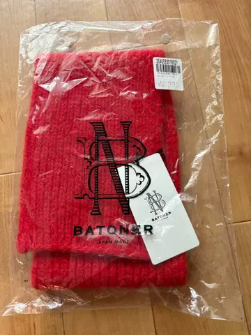 [ 새상품 택 포함 ] BATONER / UNISEX 플러피 홀 머플러