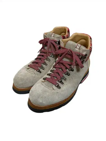 그레이 스웨이드 체크 무늬 부츠