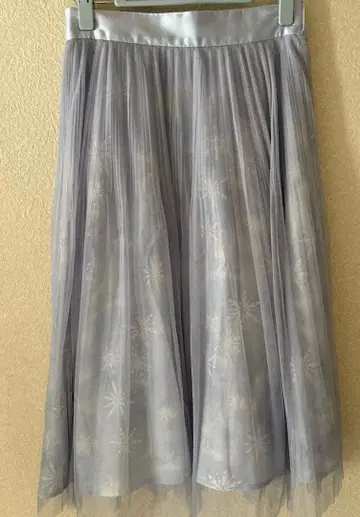 그레이 눈꽃 무늬 플레어 스커트