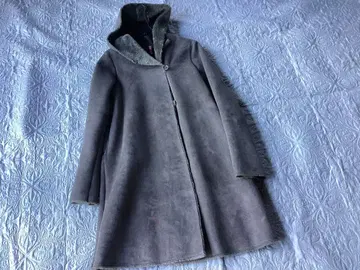 그레이 무스탕 코트