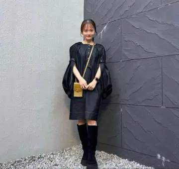 시착만 한 상품 PINUE 벨티드 슬리브 원피스