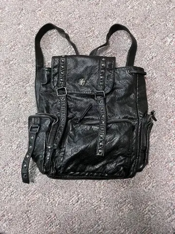 스터드 장식 블랙 백팩 락 인조 가죽