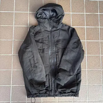 UNIQLO White Mountaineering 블랙 다운 자켓