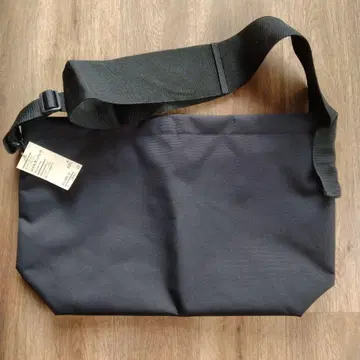 [ 새상품 미사용 ] 무인양품 굵은 벨트 스퀘어 숄더백