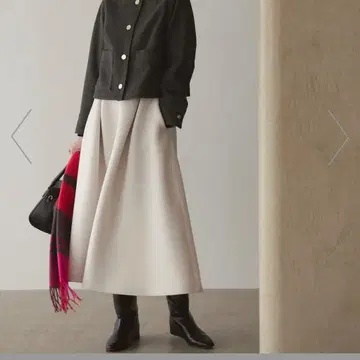 VERY x UNFILO 콜라보 볼륨 플레어 스커트