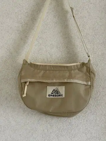 GREGORY 베이지 숄더백