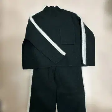 미라 오웬 니트 셋업 짙은 녹색