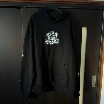 BORN X RAISED 본 앤 레이즈드