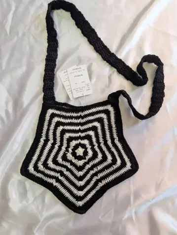 미사용 새상품 DISCOVERED 블랙 니트 숄더백