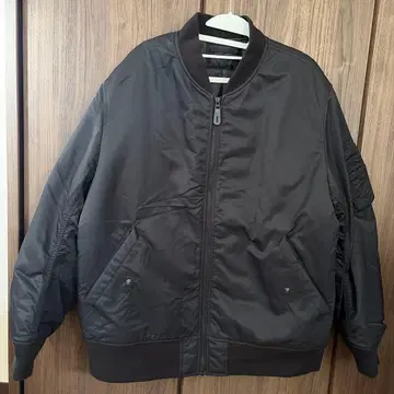 UNIQLO MA-1 블랙 자켓