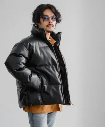 사이드웨이 스탠스 PU 가죽 스탠드 빅 실루엣 폴리 다운 자켓