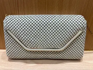 메쉬 패턴 화이트 클러치백