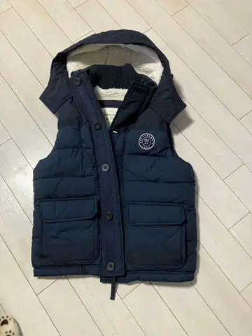 Abercrombie & Fitch 네이비 다운 베스트 S 사이즈