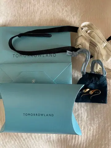 TOMORROWLAND 드롭형 골드 귀걸이