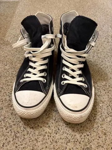 GORE-TEX 블랙 하이컷 스니커즈