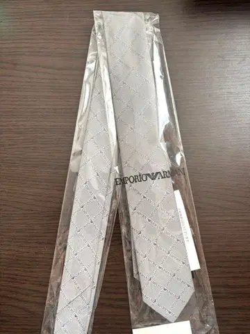 EMPORIO ARMANI 실버 넥타이