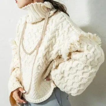 mystic 아이보리 하이넥 프린지 니트 풀오버