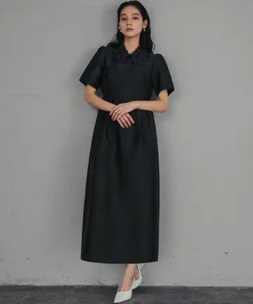 플라워 레이스 카라 부착 퍼프 슬리브 코쿤 실루엣 원피스 드레스