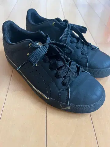 PUMA 블랙 스니커즈